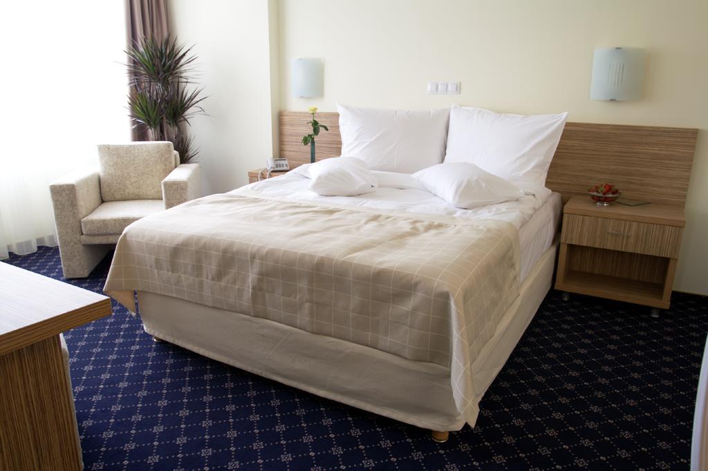 Marshal Hotel Bucarest Habitación foto